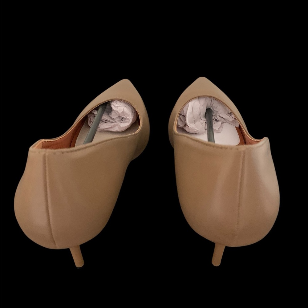 Primadonna Taupe Pointed Toe Pumps Sz 38 (8) - Picture 4 of 6